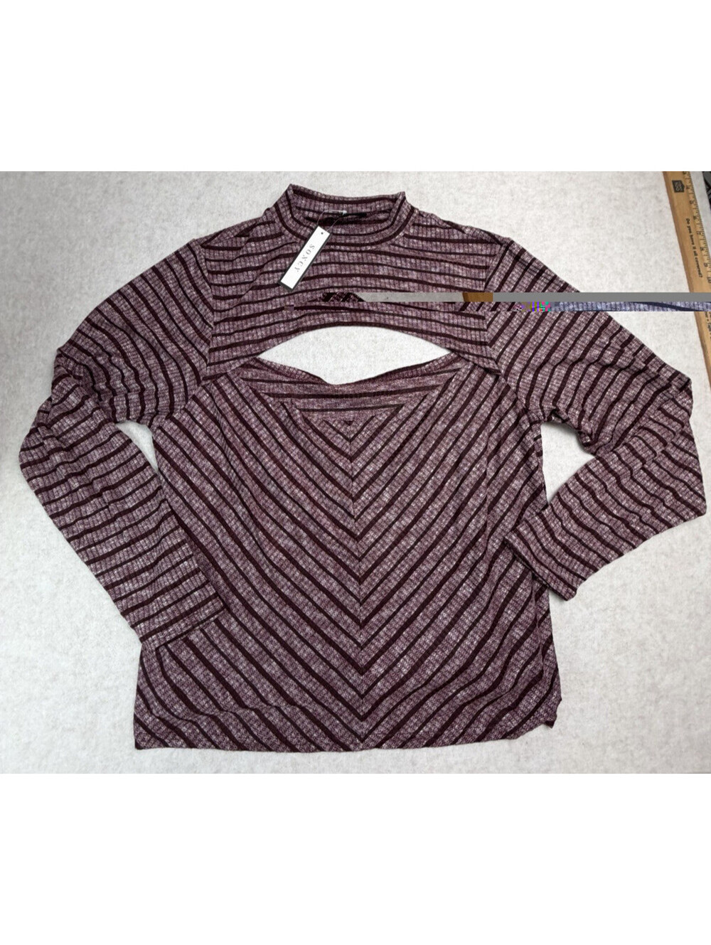Soncy  NWT Burgundy Mock Neck L/S Front and Back Cutouts Sz 4 (US 4X/26)